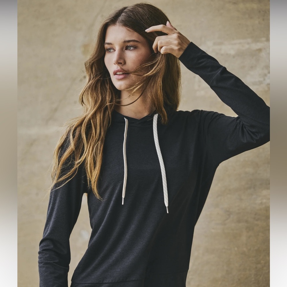 EUC size large Vuori Women's Black Halo Oversized Hoodie